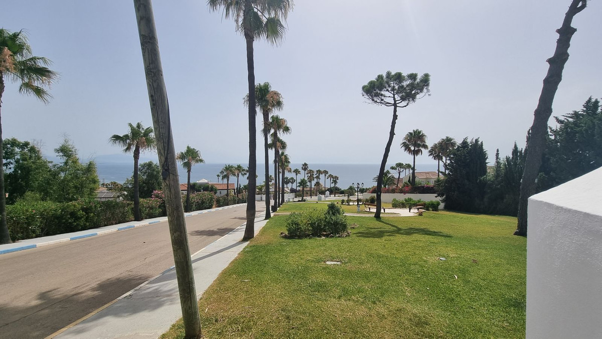 1,869 m² Plot in Manilva - Photo 2