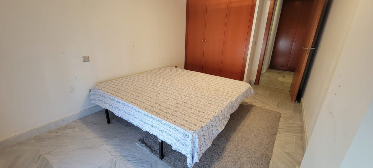 2 Bedroom Penthouse in Benahavís - Photo 45