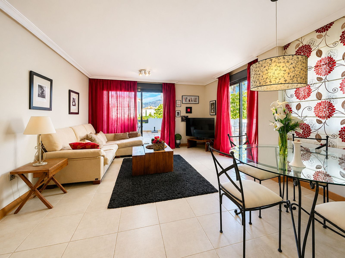 2 Bedroom Apartment in Estepona - Photo 7