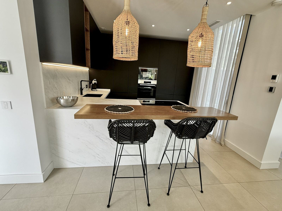 4 Bedroom Villa in Estepona - Photo 14