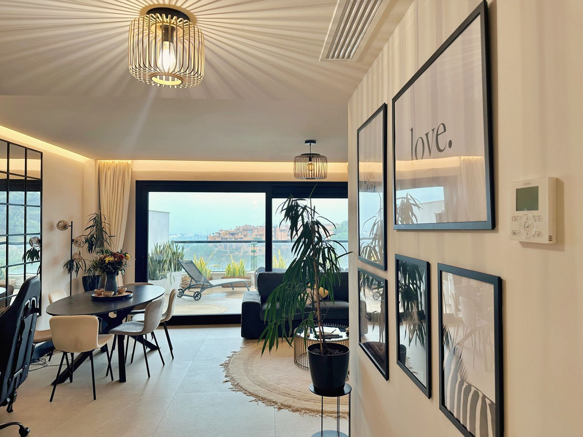 2 Bedroom Apartment in Marbella - Photo 11