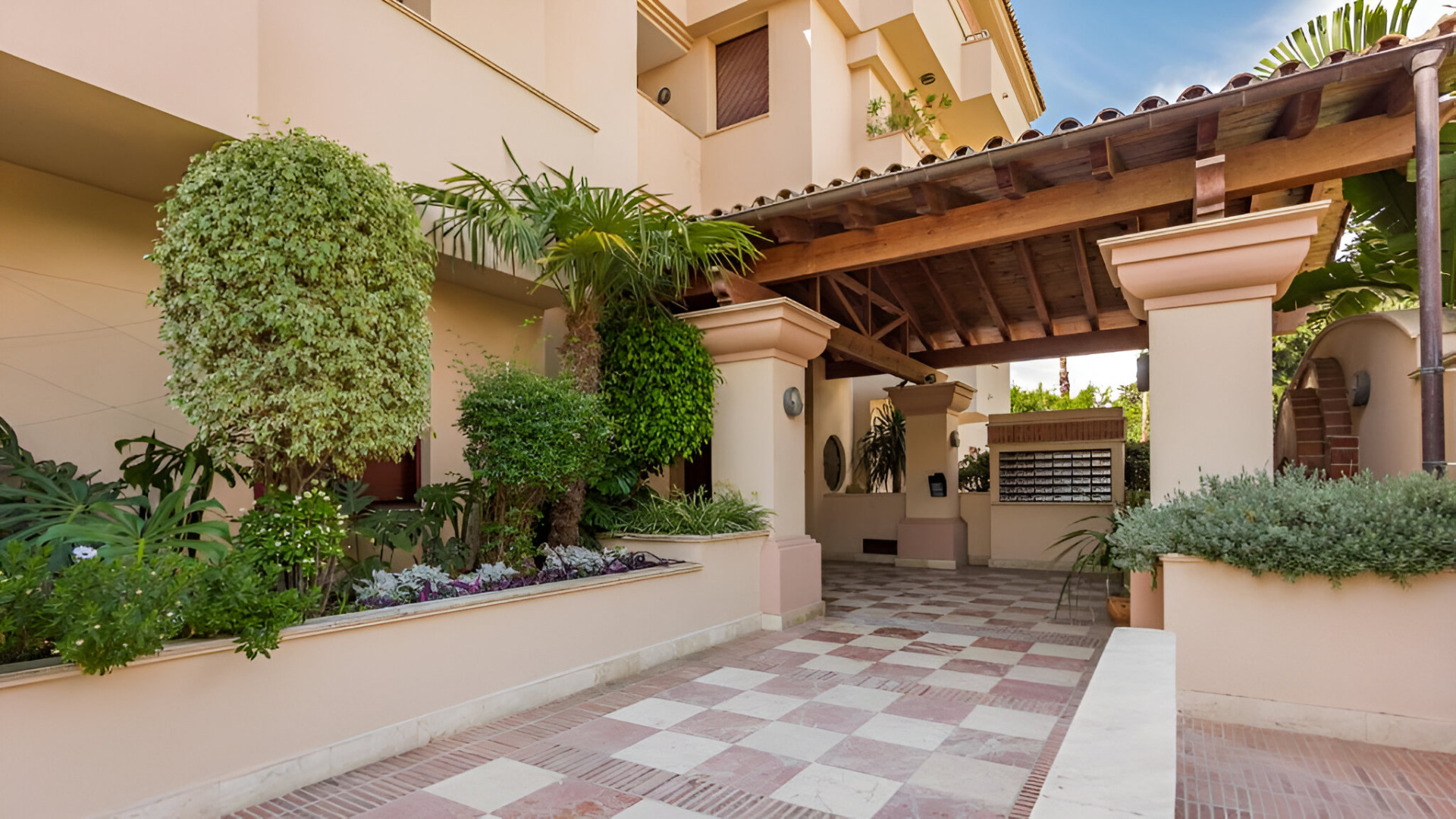 2 Bedroom Apartment in San Pedro de Alcántara - Photo 25