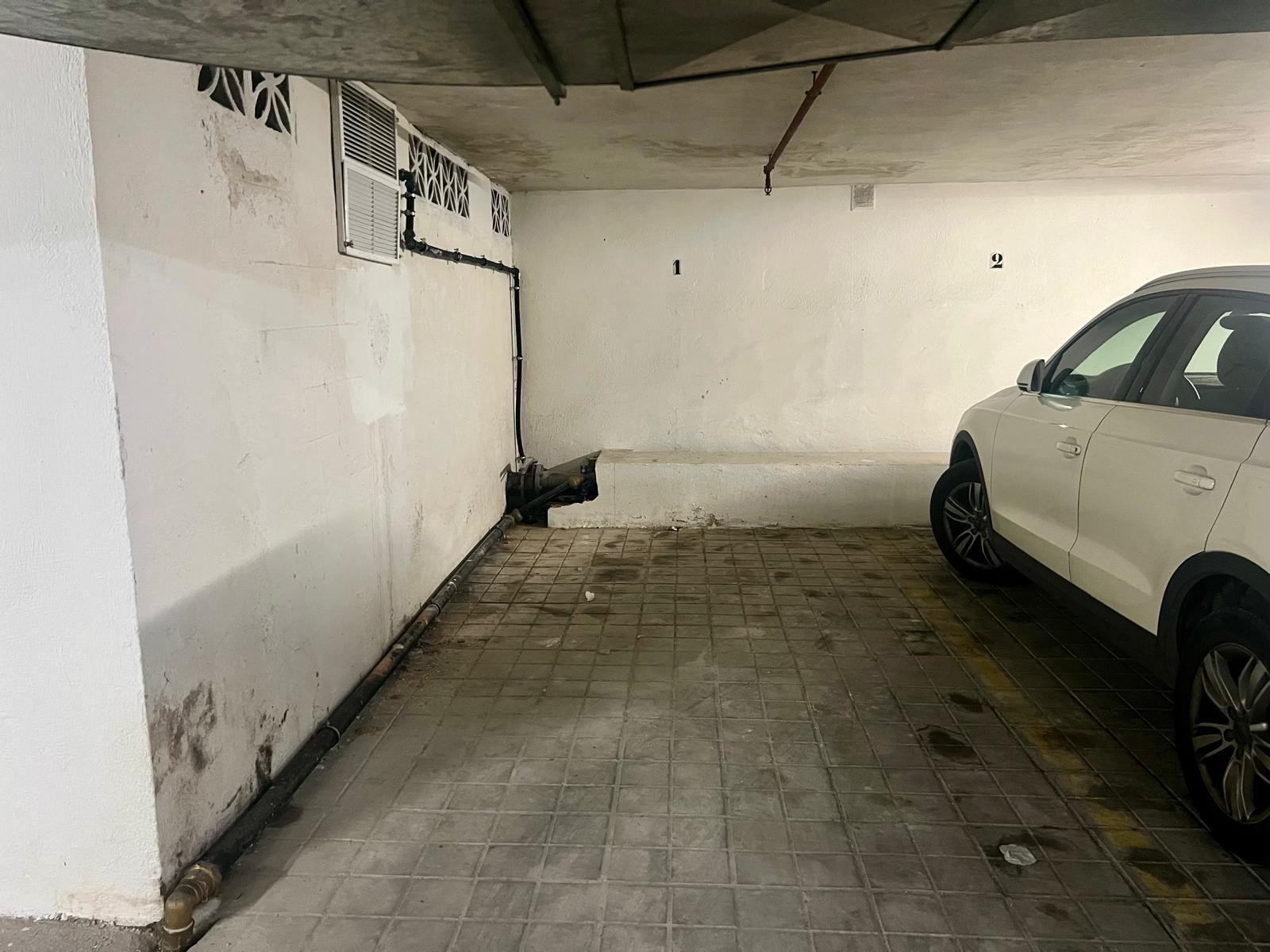Garage with pool in Malaga, Spain – Photo 3