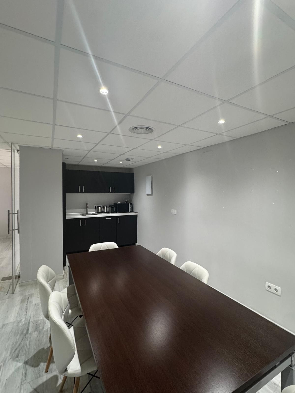 Commercial premises with pool in Malaga, Spain – Photo 9