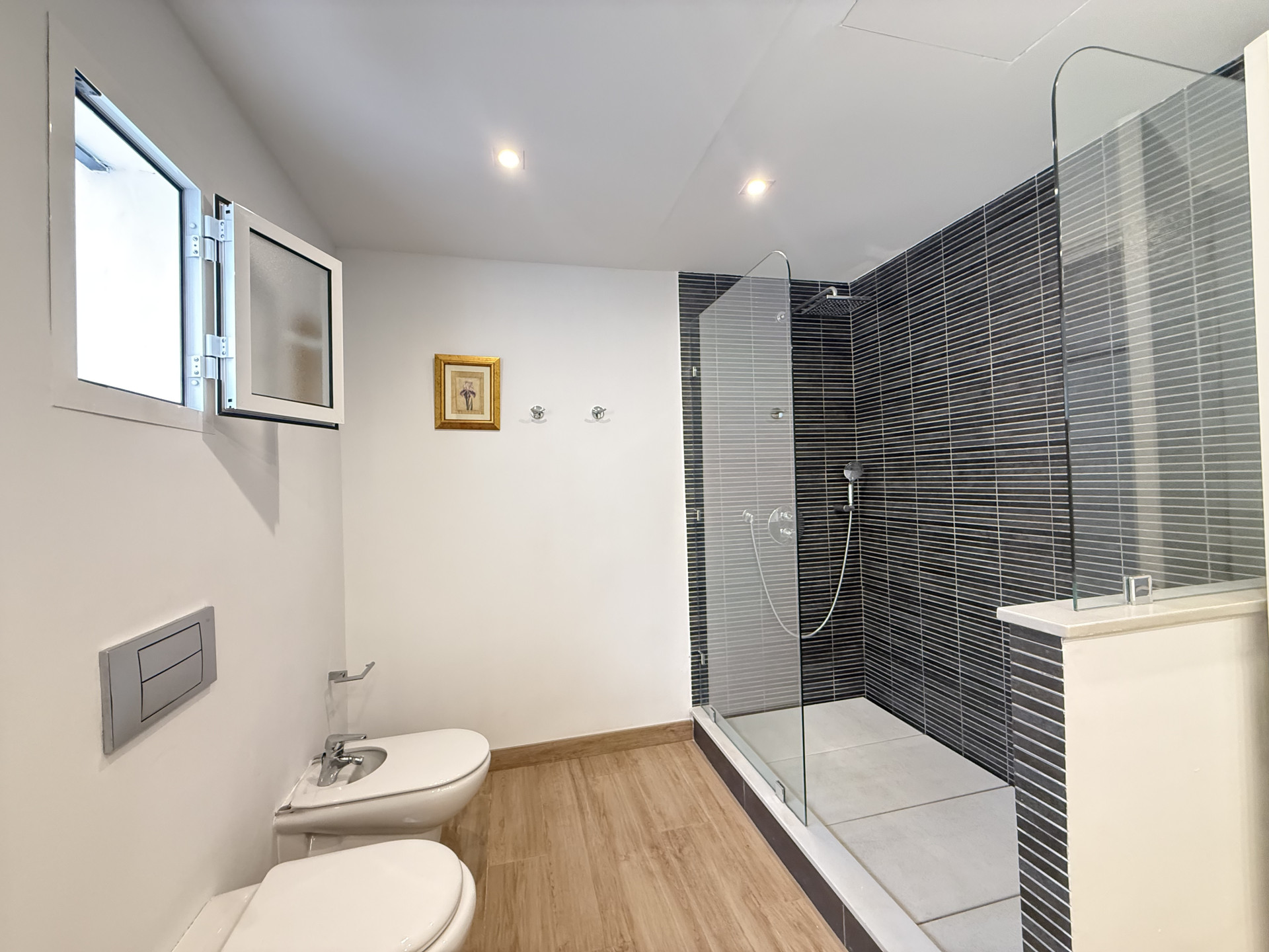 2 Bedroom Apartment in Marbella - Photo 9