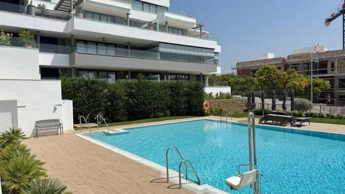 3 Bedroom Apartment in Estepona - Photo 20