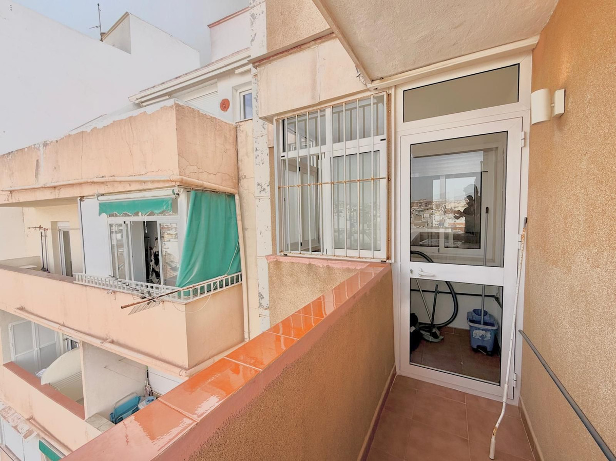 2 Bedroom Penthouse in Fuengirola - Photo 13