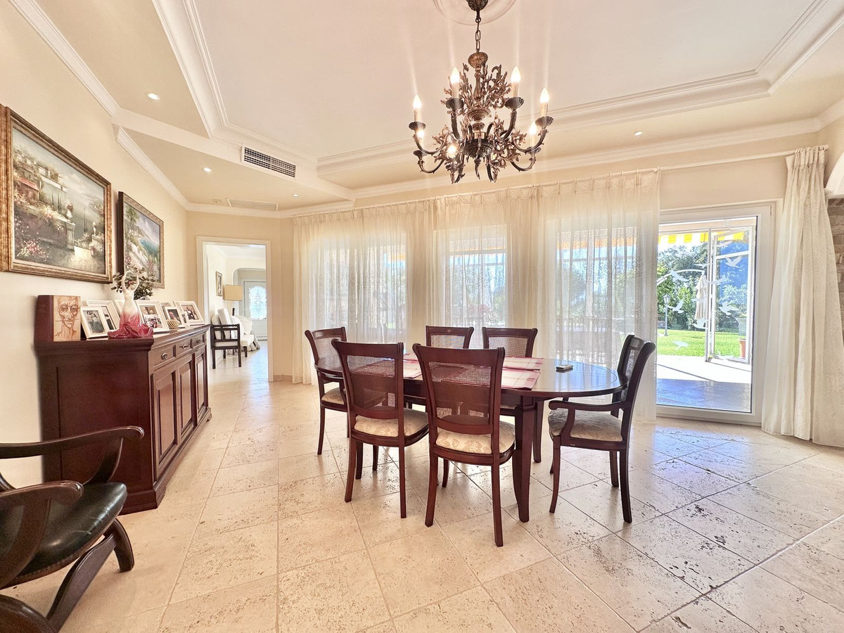 6 Bedroom Villa in Marbella - Photo 14