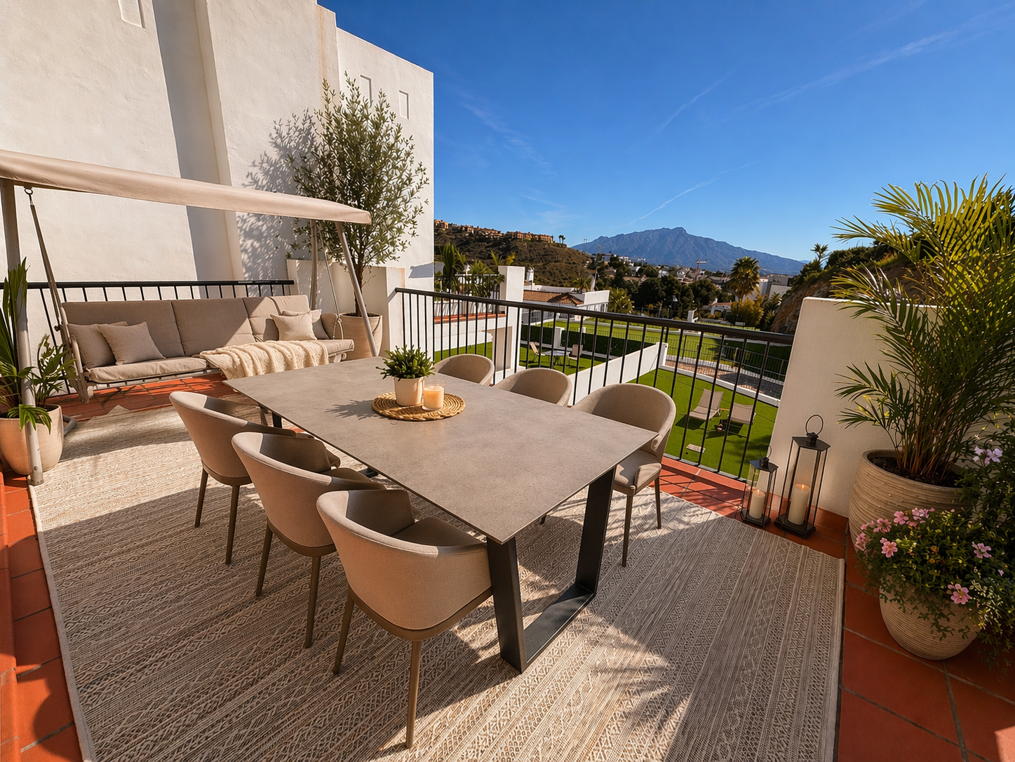2 Bedroom Penthouse in Benahavís - Photo 2