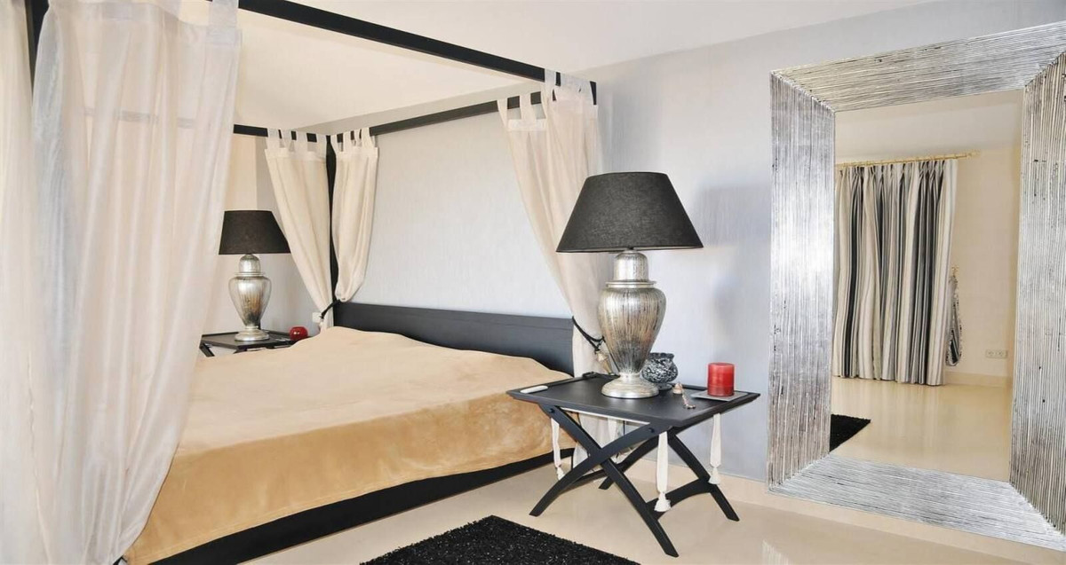 4 Bedroom Penthouse in Benahavís - Photo 4