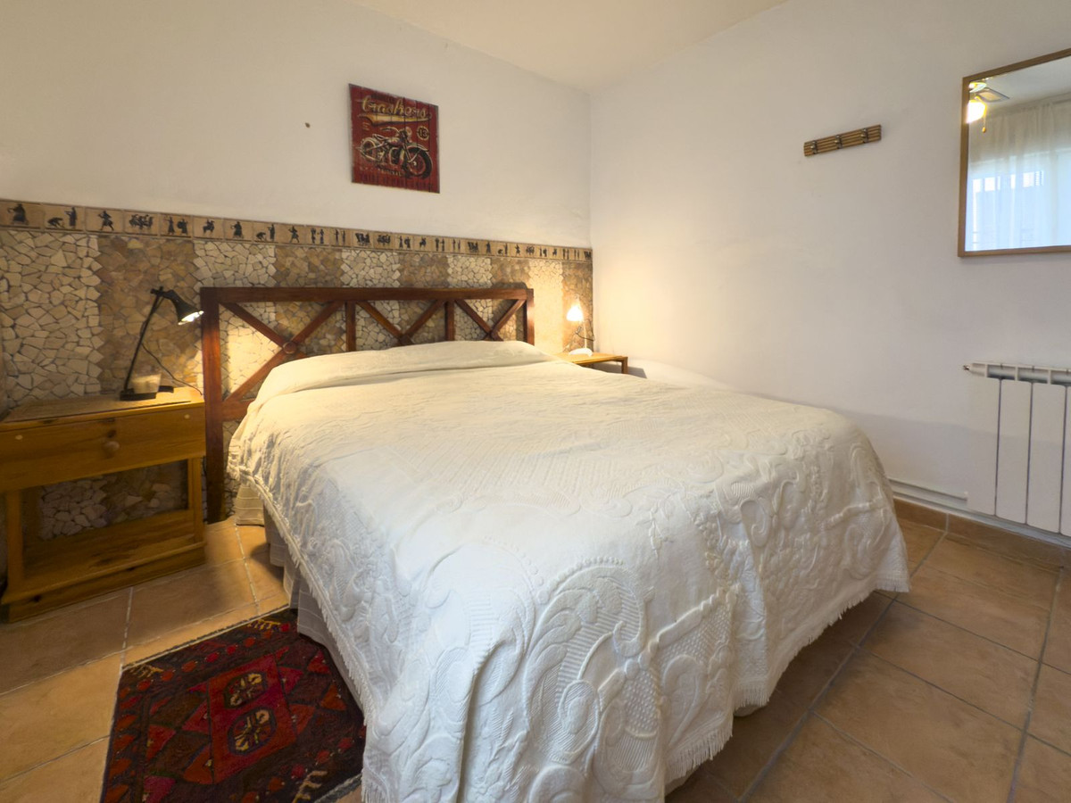 6 Bedroom Townhouse in Tolox - Photo 7