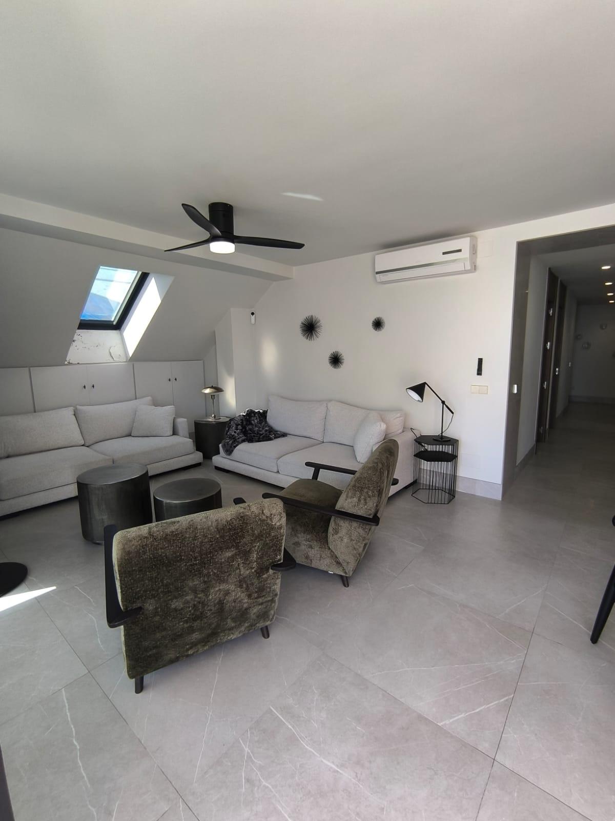 4 Bedroom Penthouse in Fuengirola - Photo 37