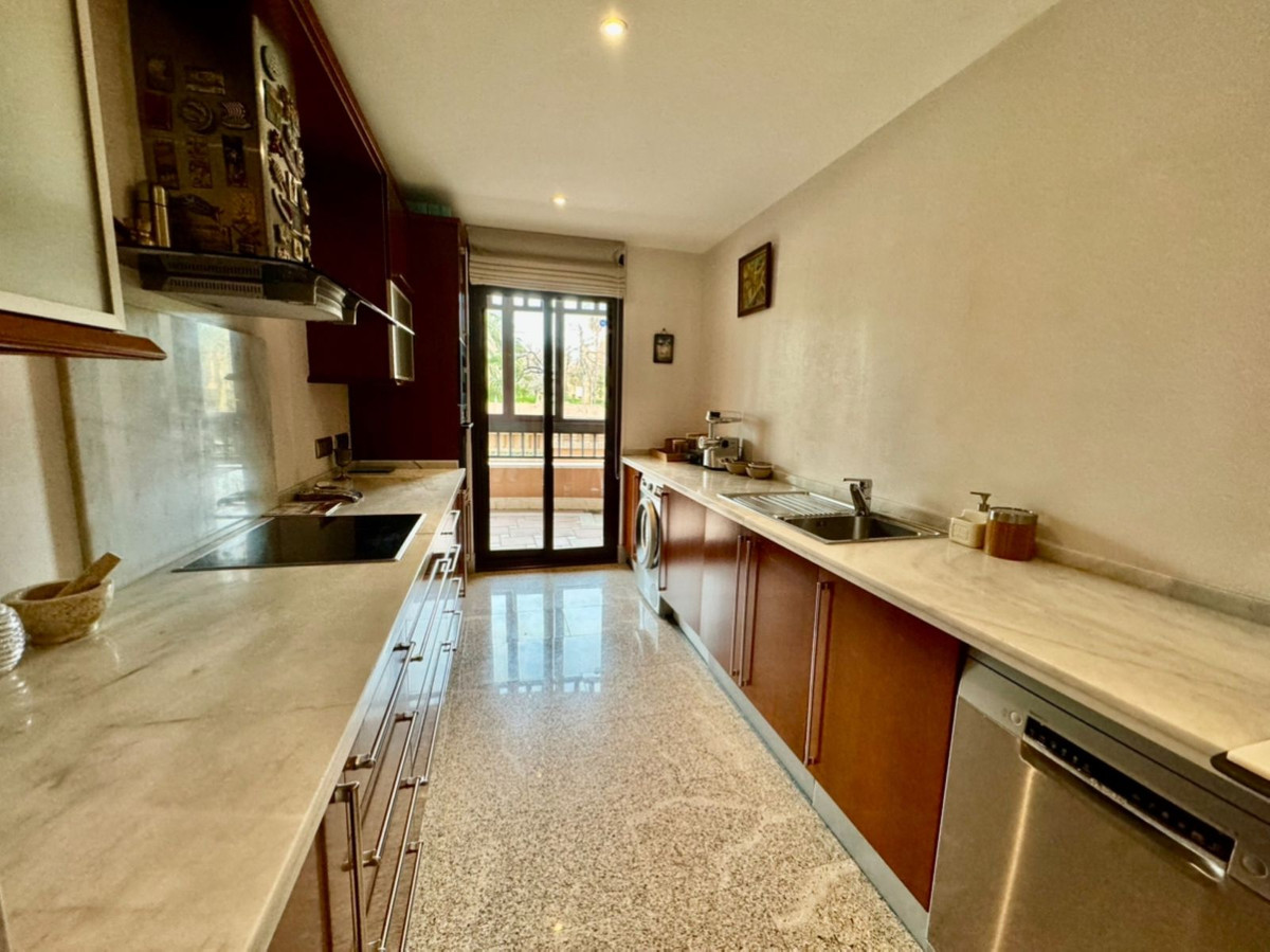 3 Bedroom Apartment in San Pedro de Alcántara - Photo 17