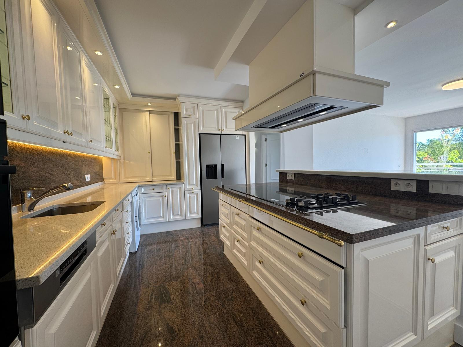 2 Bedroom Apartment in Estepona - Photo 10