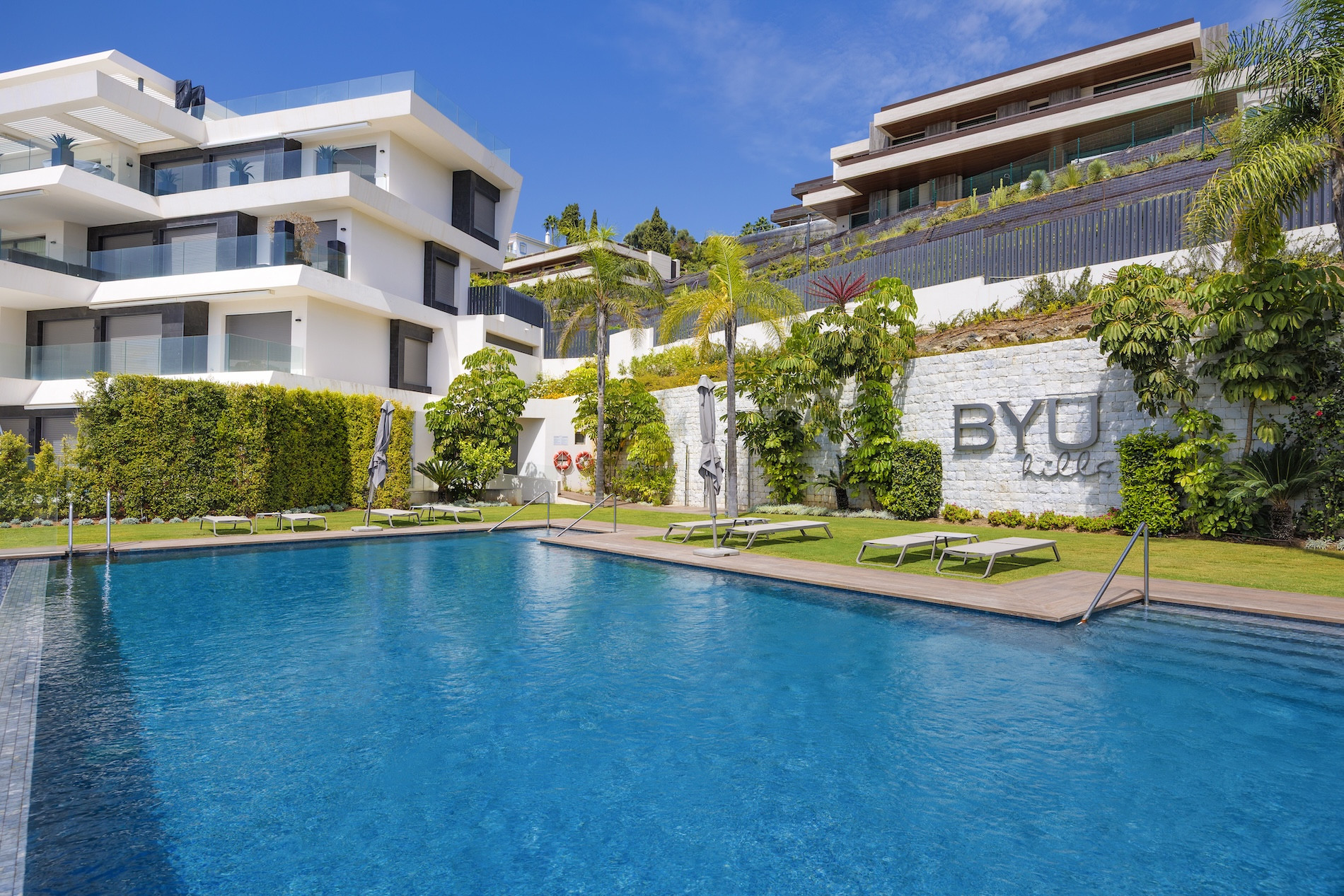 3 Bedroom Apartment in Benahavís - Photo 2