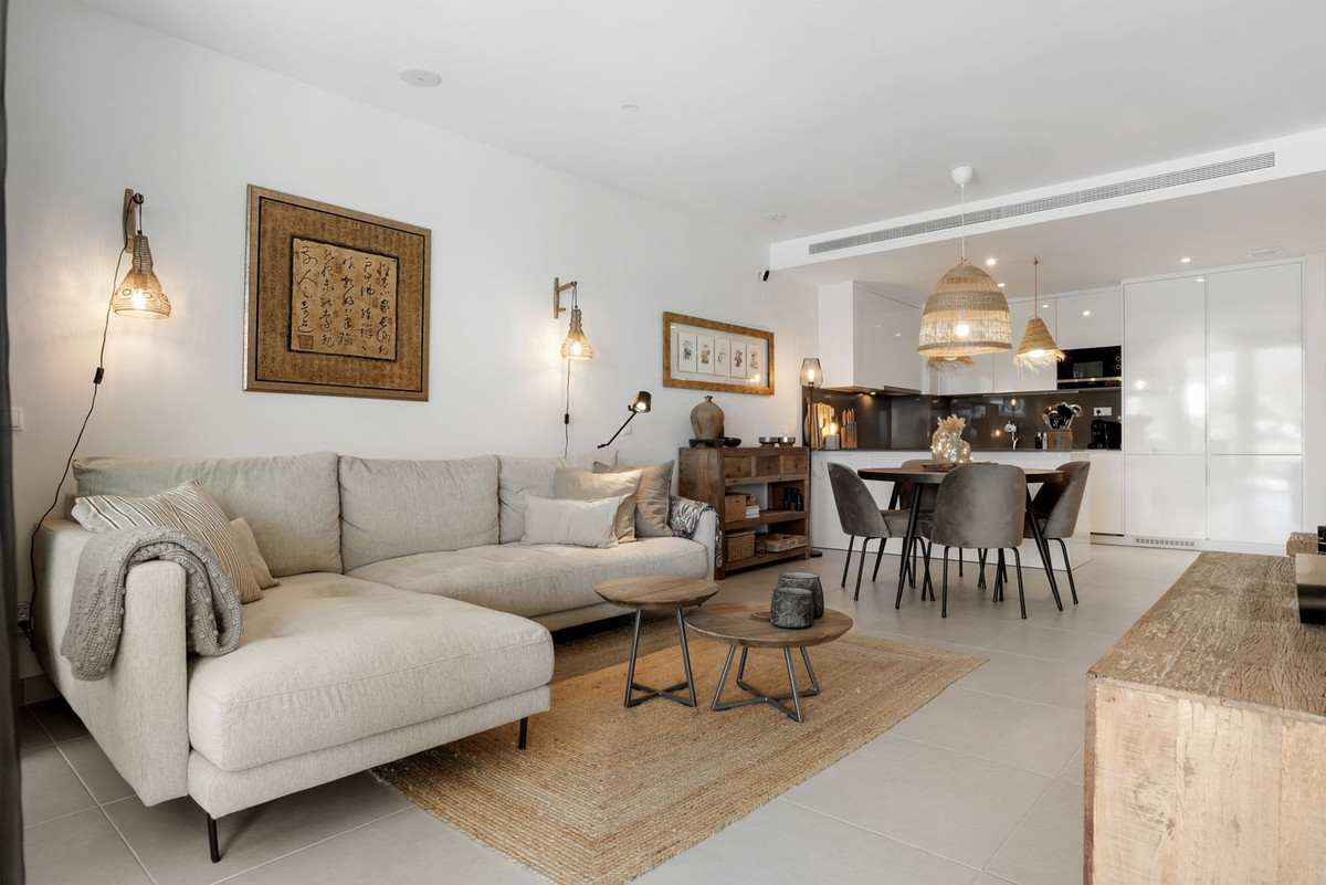2 Bedroom Apartment in Estepona - Photo 16