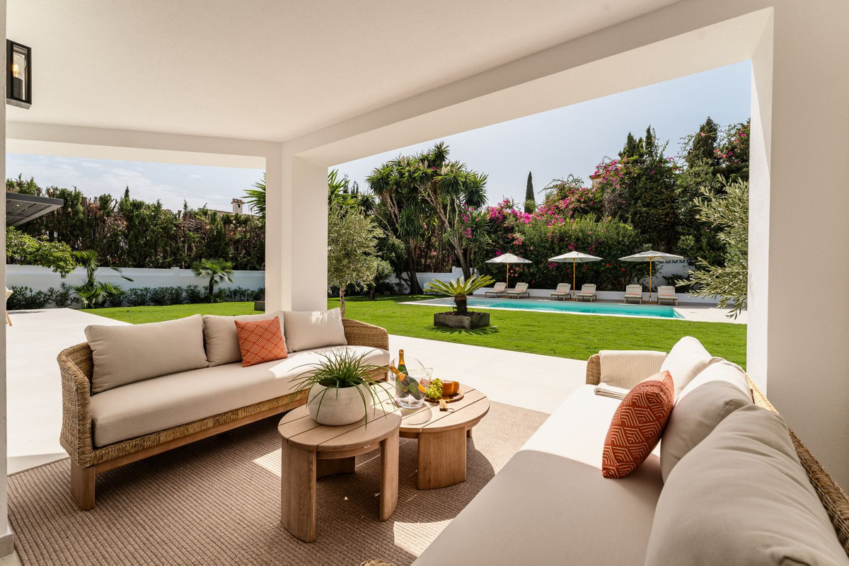 4 Bedroom Villa in Marbella - Photo 11