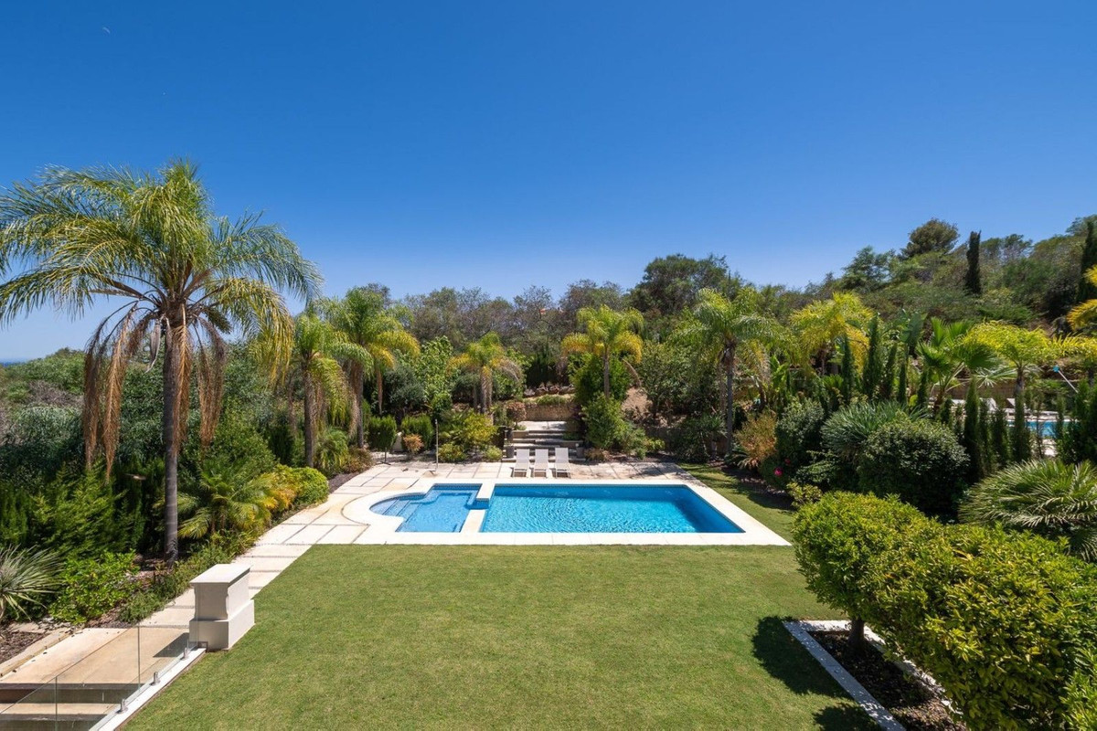 6 Bedroom Villa in Marbella - Photo 9
