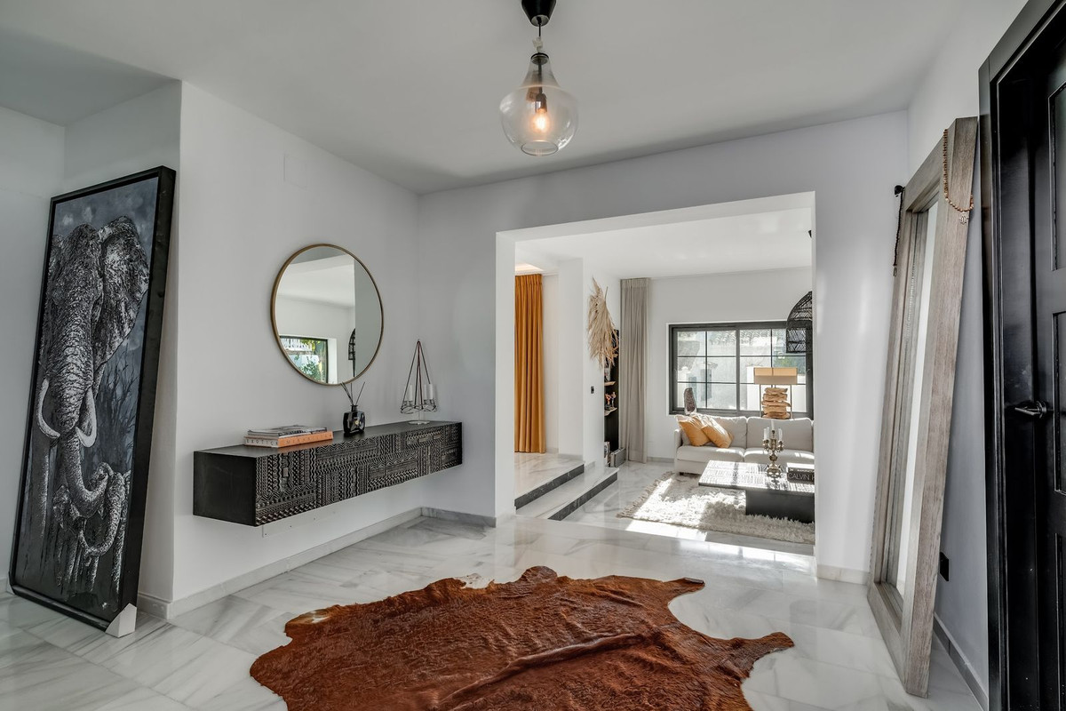 5 Bedroom Villa in Marbella - Photo 9