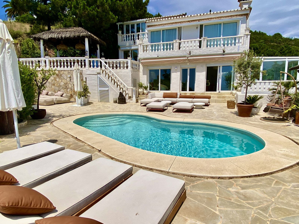 4 Bedroom Villa in Estepona - Photo 13