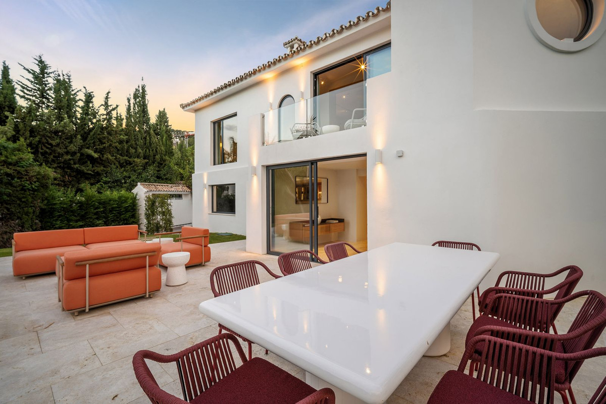 4 Bedroom Villa in Marbella - Photo 17