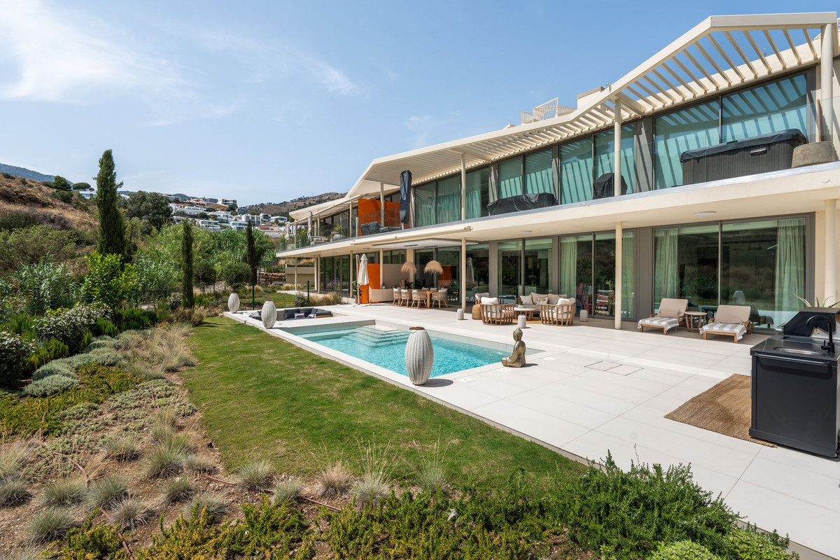 3 Bedroom Apartment in Benalmádena - Photo 4