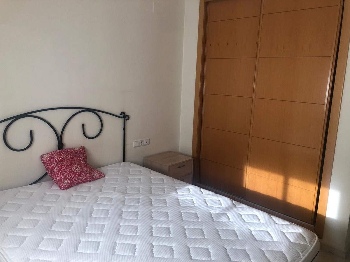 2 Bedroom Apartment in Benalmádena - Photo 5