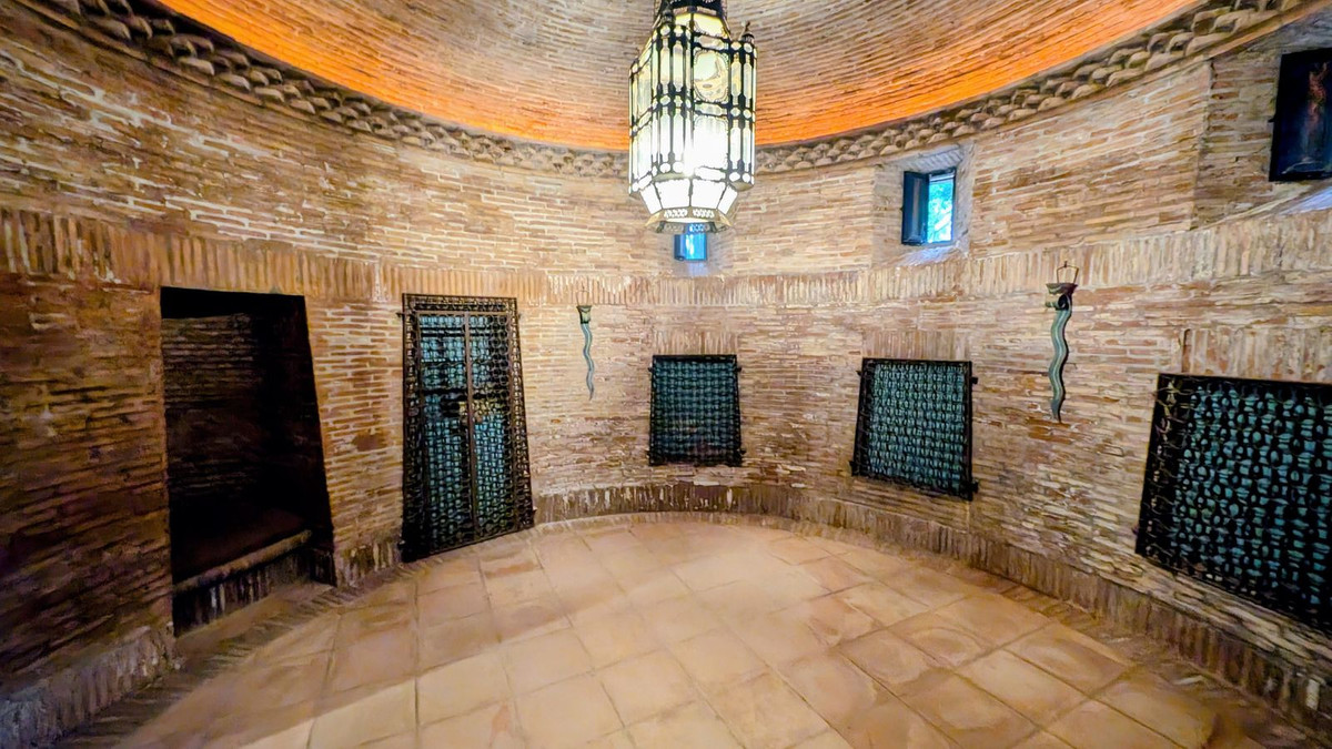 16 Bedroom Villa in Sotogrande - Photo 53