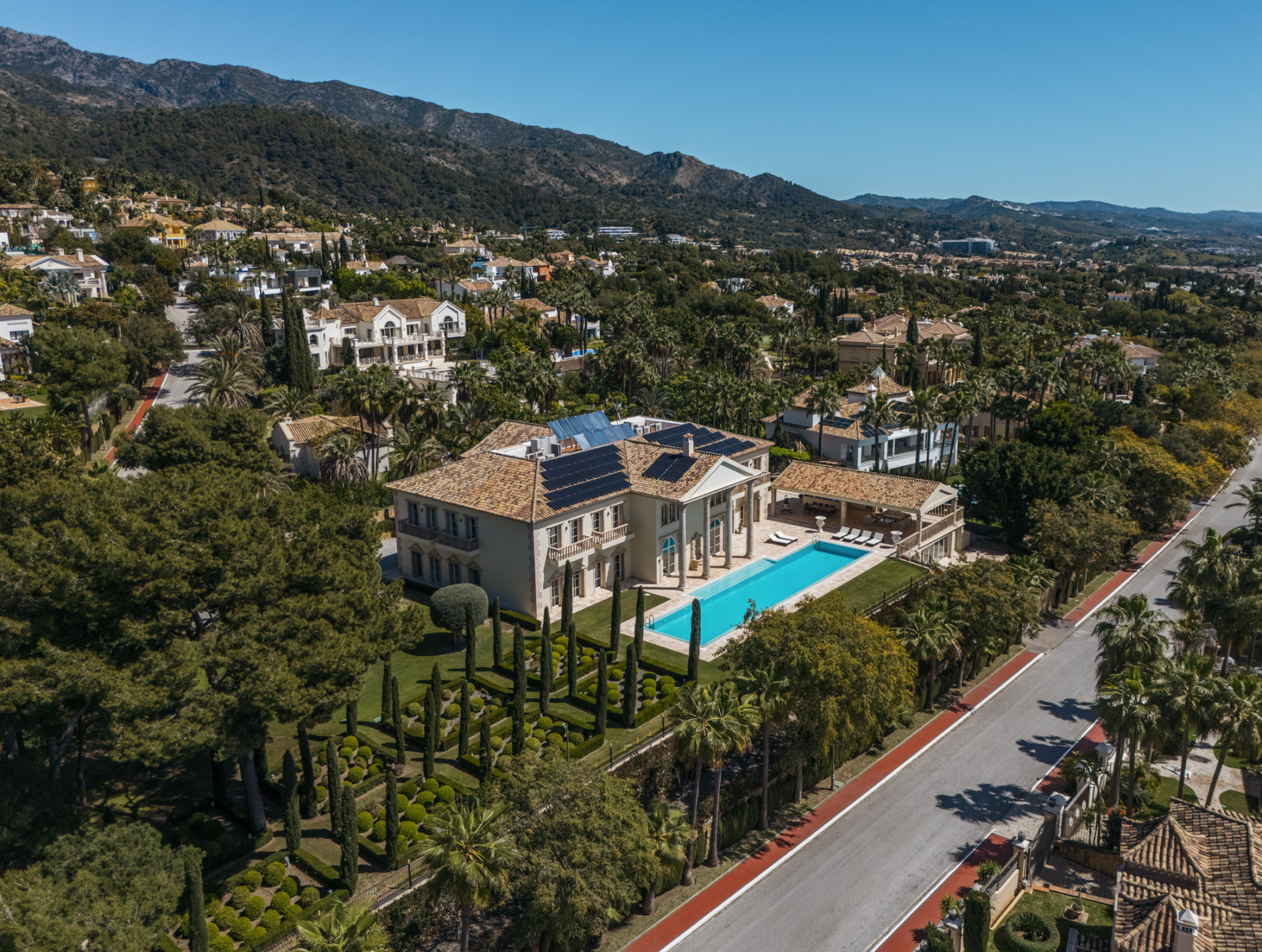 7 Bedroom Villa in Marbella - Photo 9