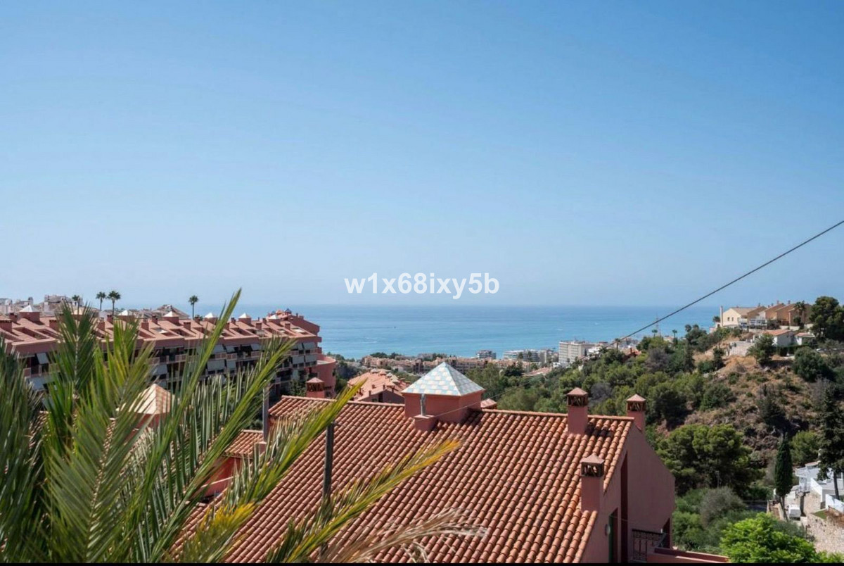 2 Bedroom Villa in Fuengirola - Photo 3