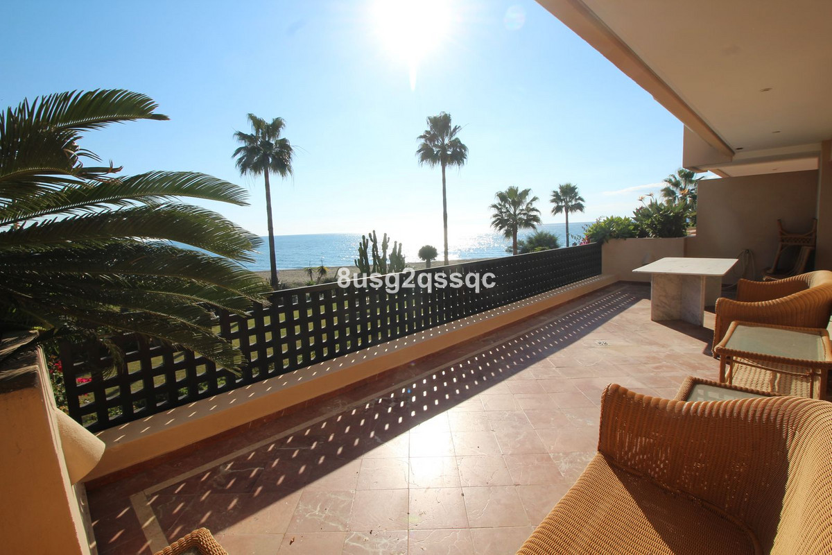 3 Bedroom Penthouse in Estepona - Photo 25