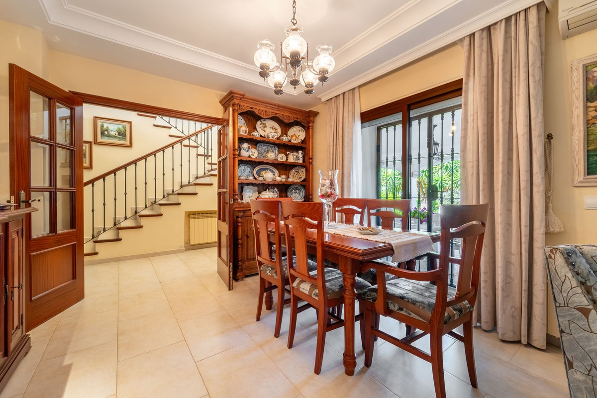 6 Bedroom Villa in Marbella - Photo 12