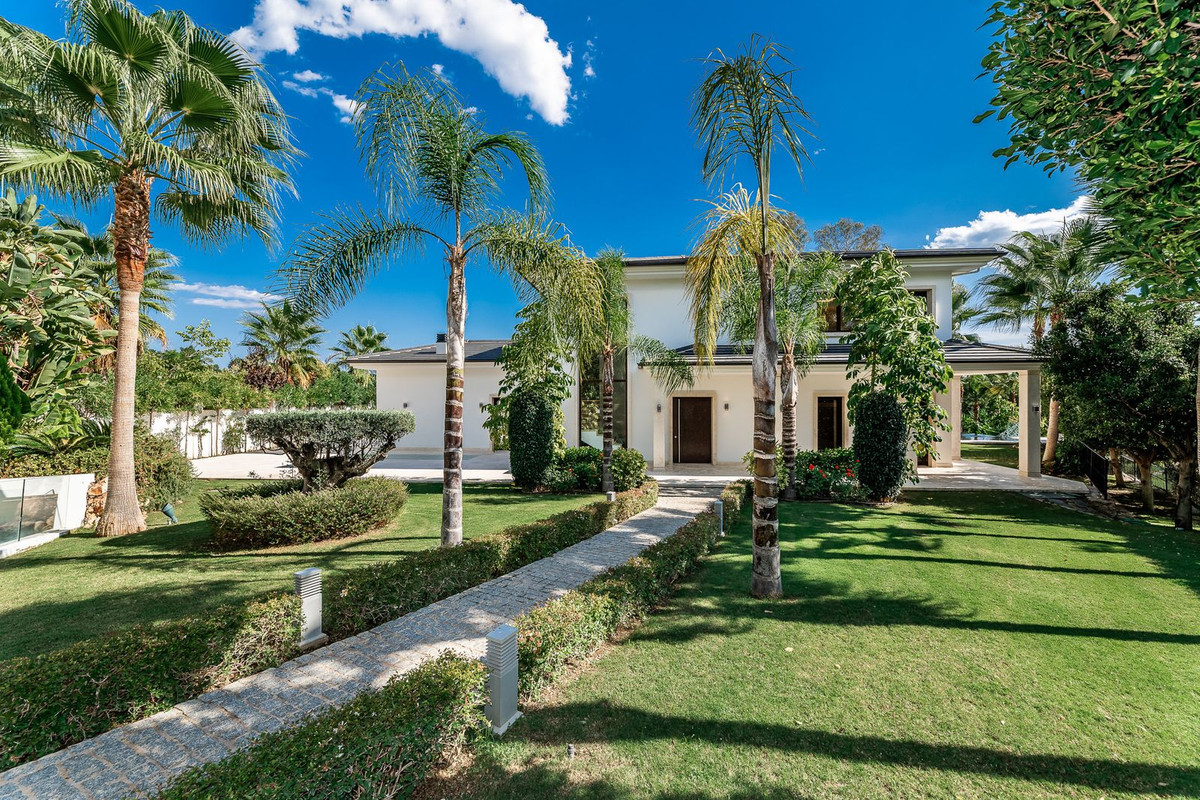 5 Bedroom Villa in Marbella - Photo 3