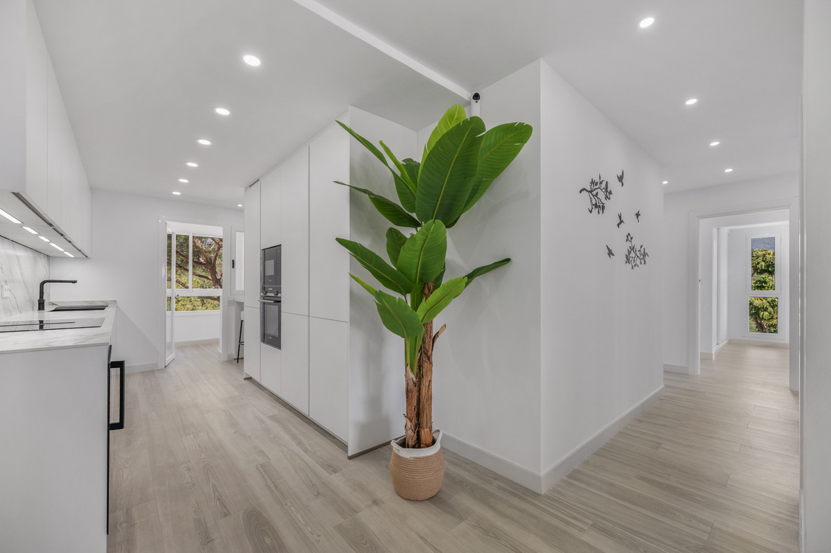 3 Bedroom Apartment in Benahavís - Photo 9