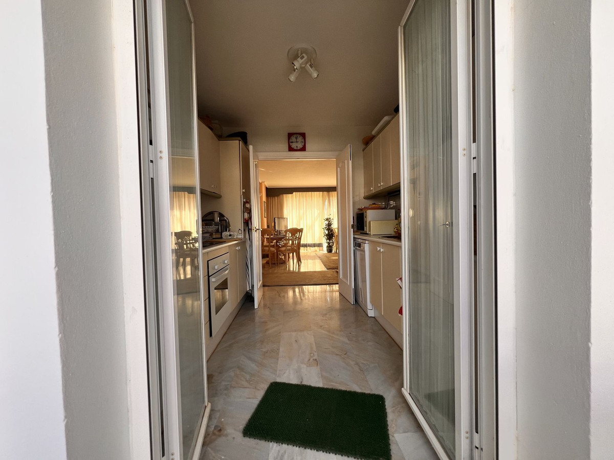 2 Bedroom Penthouse in Estepona - Photo 9