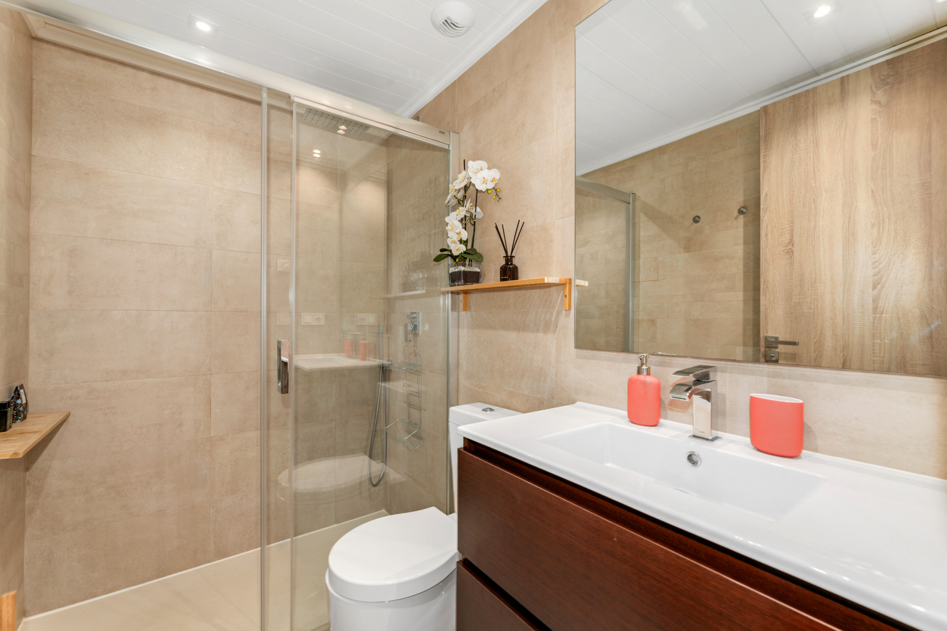 2 Bedroom Apartment in Marbella - Photo 11