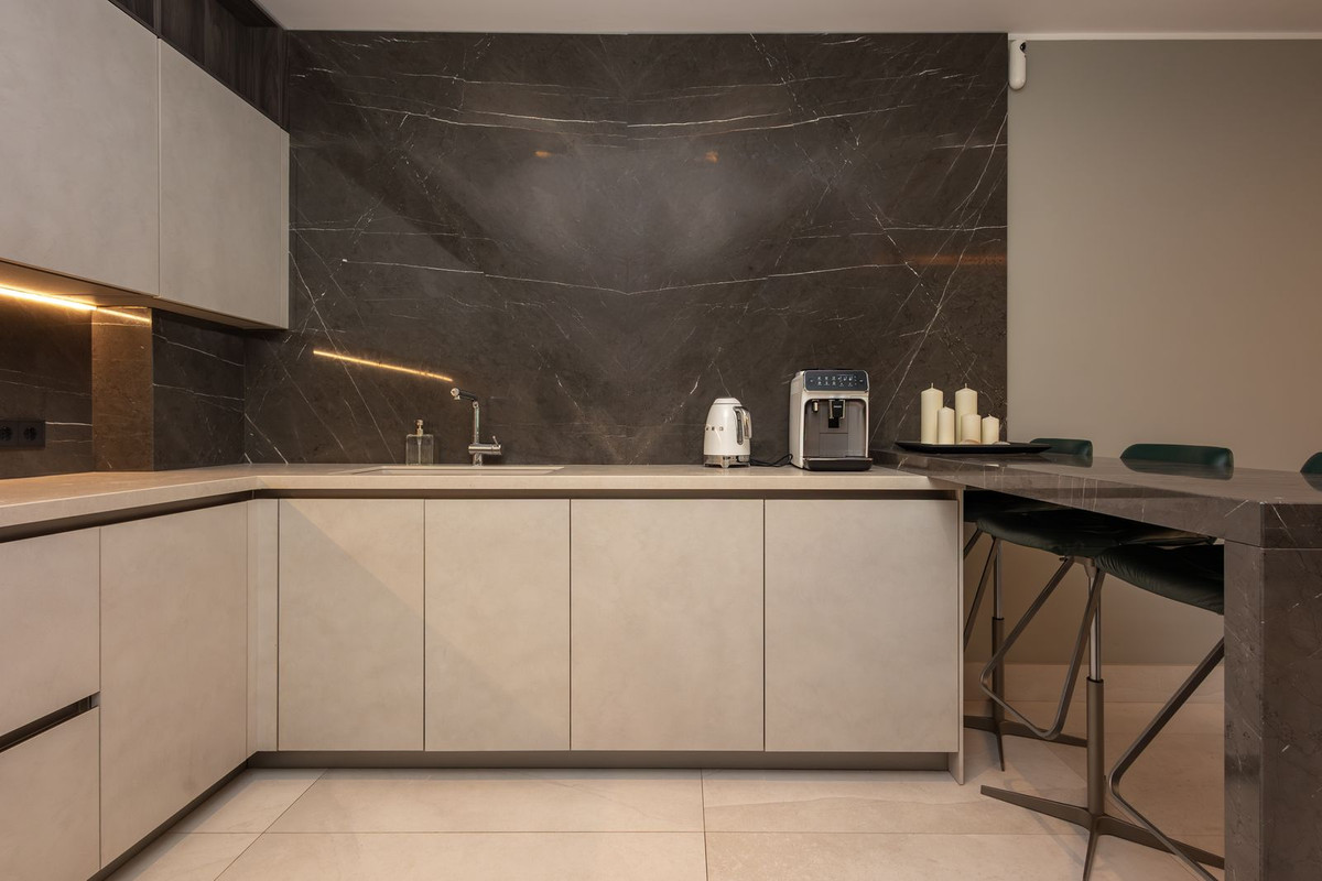 4 Bedroom Apartment in Marbella - Photo 11