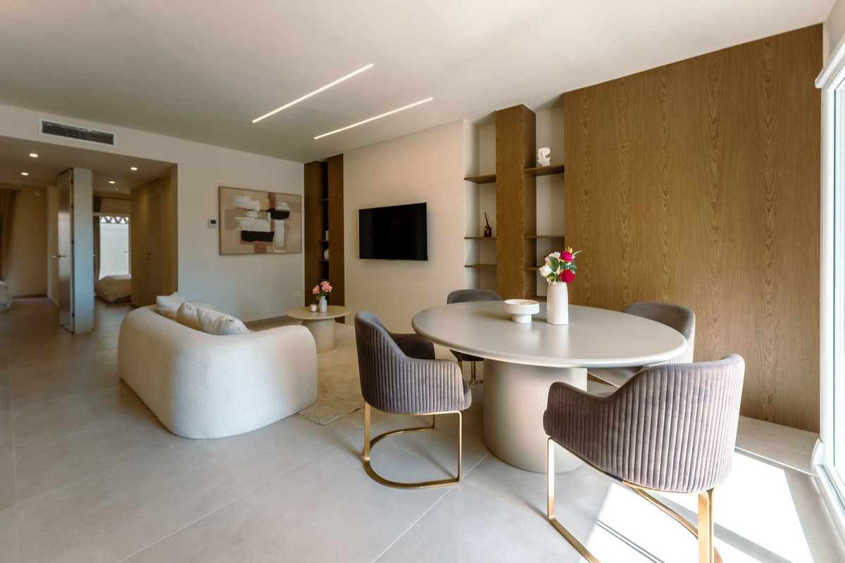 2 Bedroom Apartment in Marbella - Photo 9