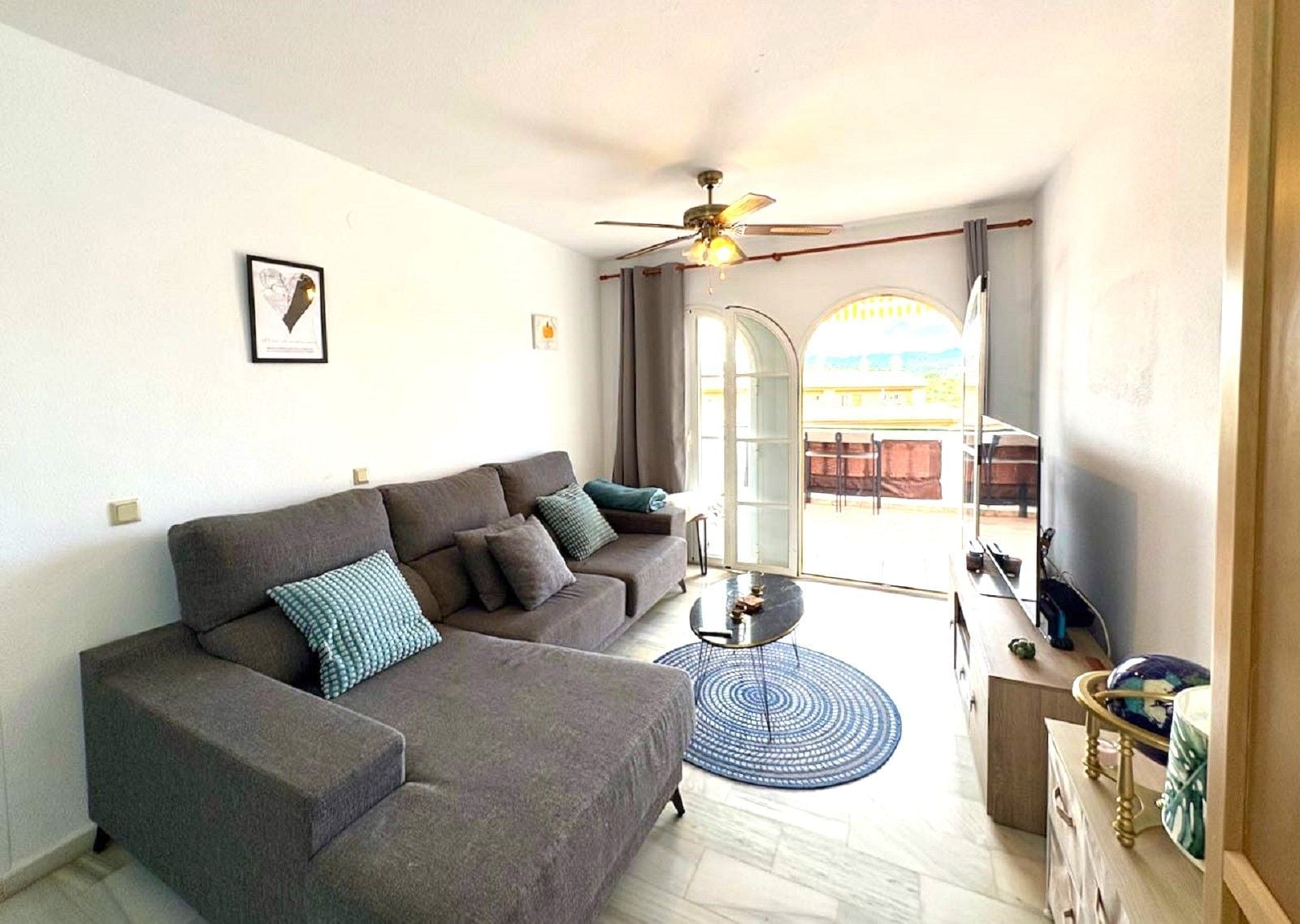2 Bedroom Apartment in Mijas - Photo 3
