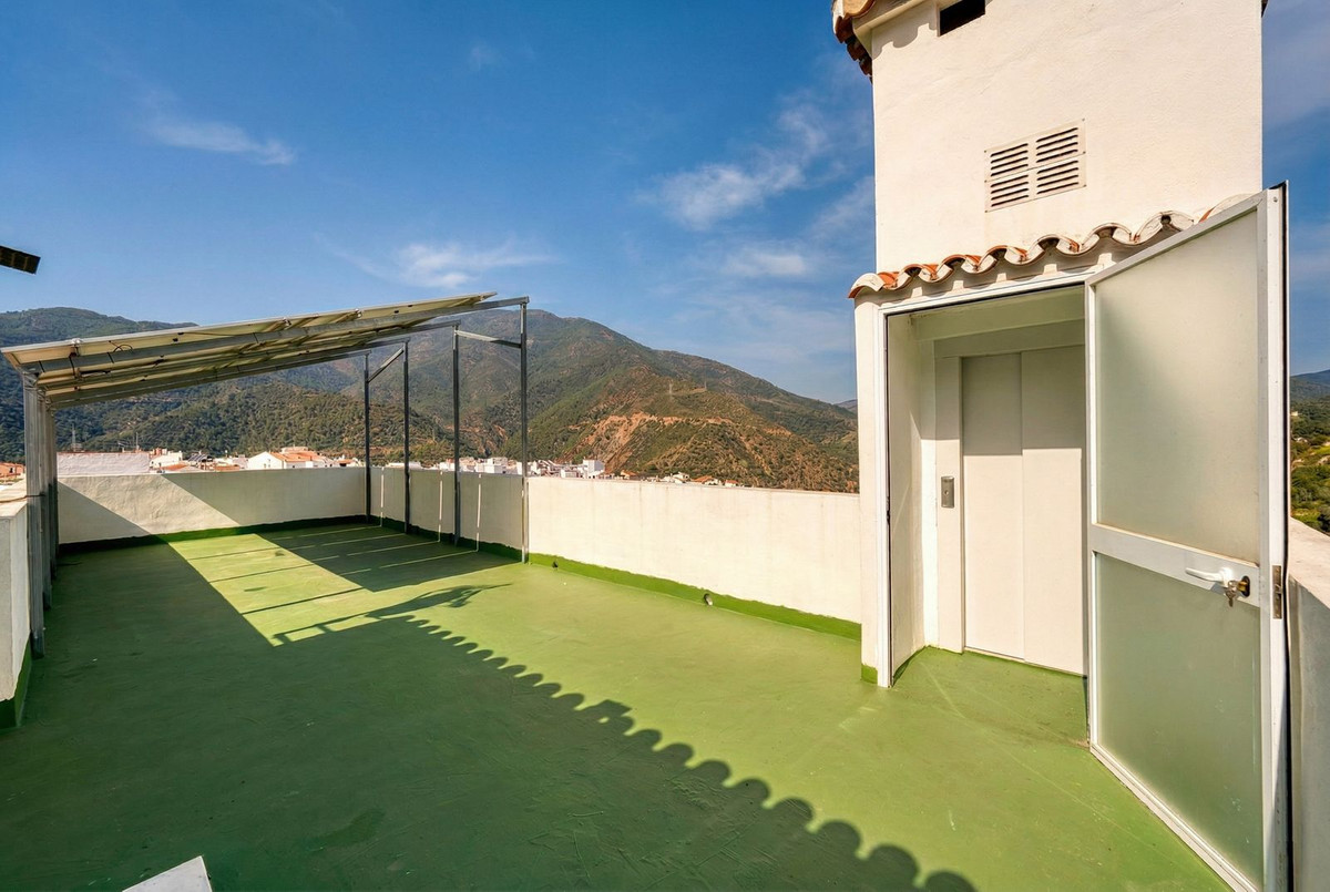4 Bedroom Villa in Istán - Photo 36
