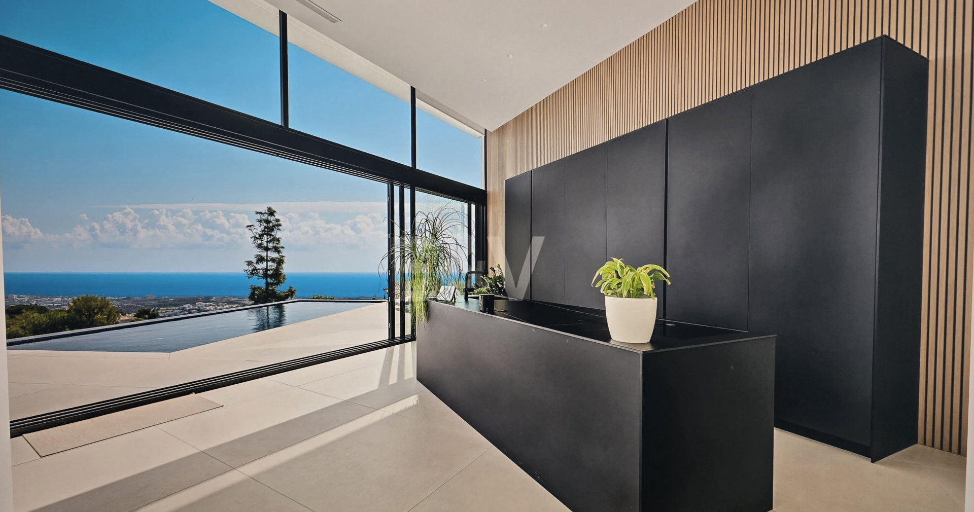 4 Bedroom Villa in Marbella - Photo 8