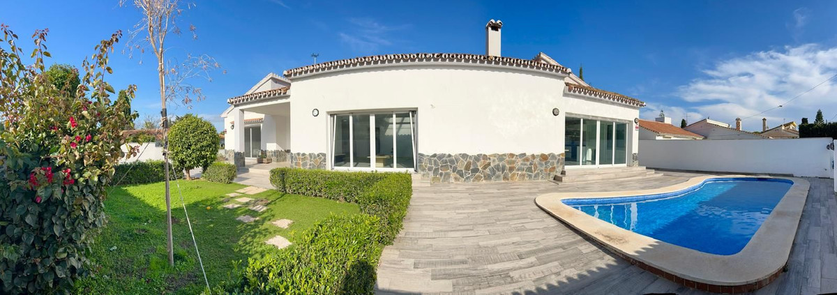 4 Bedroom Villa in Alhaurín de la Torre - Photo 6