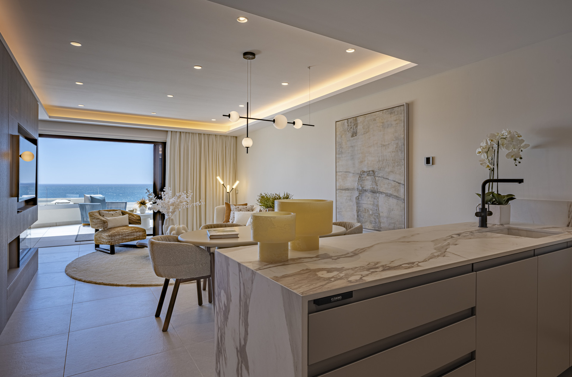 2 Bedroom Apartment in Estepona - Photo 4