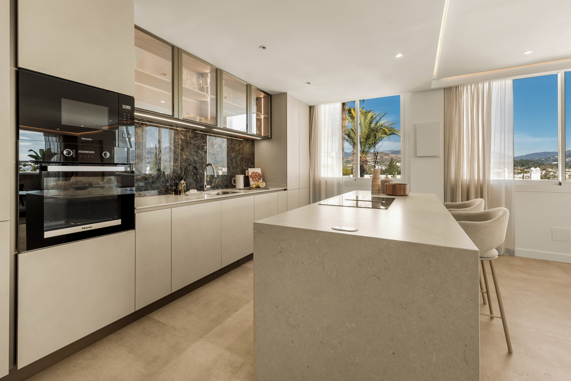 2 Bedroom Apartment in Marbella - Photo 10