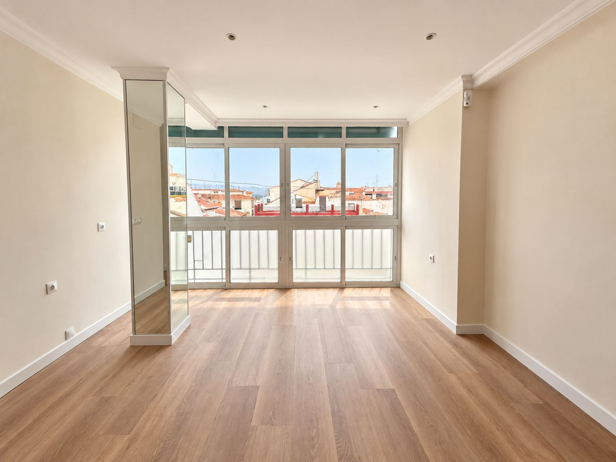 3 Bedroom Apartment in Vélez-Málaga - Photo 2