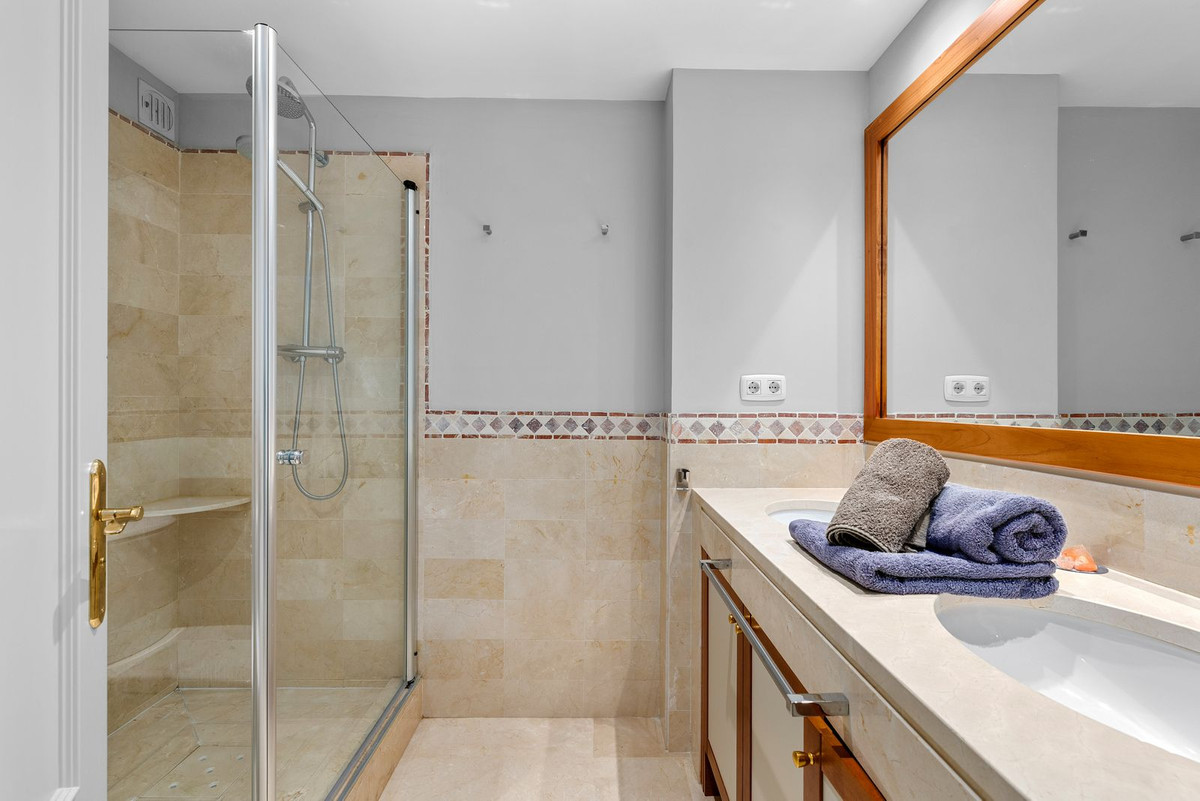 2 Bedroom Apartment in Benahavís - Foto 18