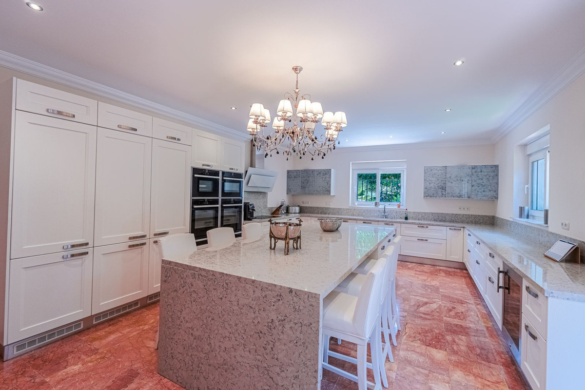 6 Bedroom Villa in Estepona - Foto 9