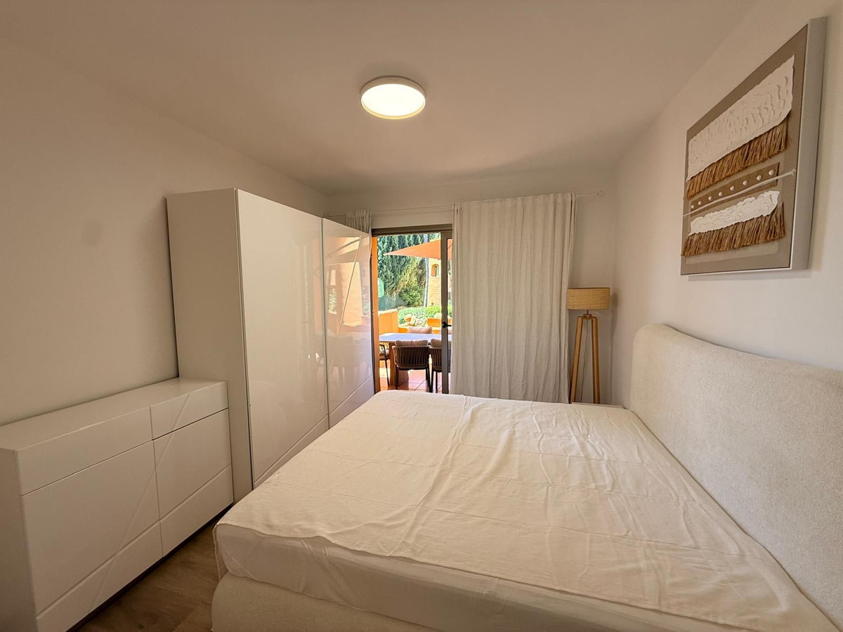 2 Bedroom Apartment in Estepona - Photo 13