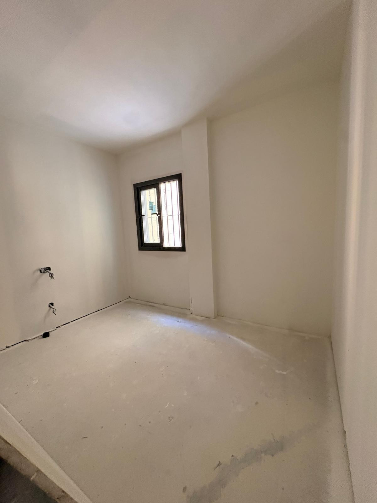 2 Bedroom Apartment in Málaga - Photo 8