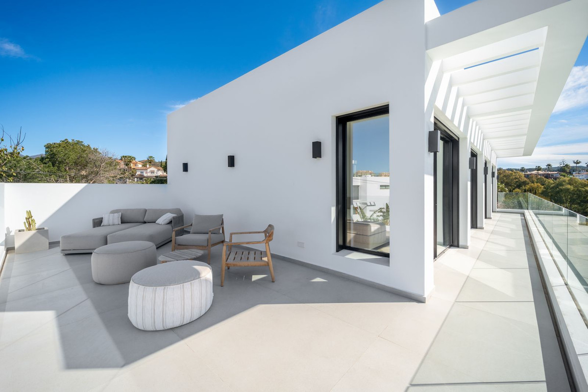5 Bedroom Villa in Marbella - Photo 28